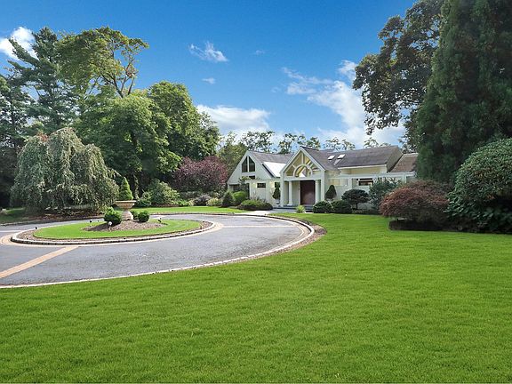 3rd image of 6 Hemlock Dr