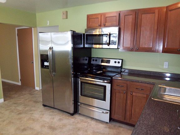 4th image of 3696 Benhill Dr