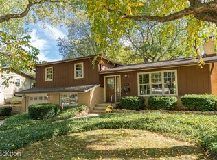 6937 Parkview Dr, Downers Grove, IL