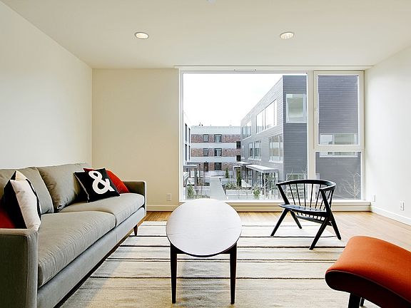 2nd image of 711 Bellevue Ave E APT 202