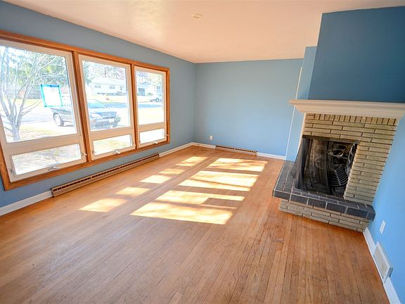 2nd image of 621 Woodland Dr