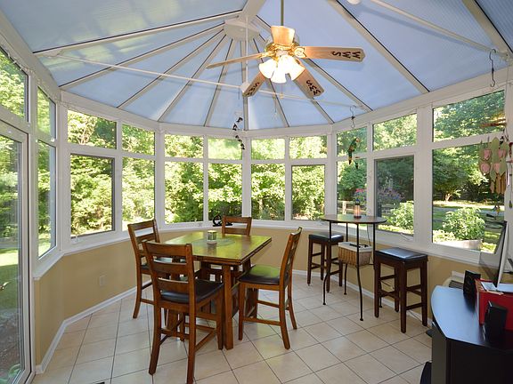3rd image of 9593 Kelly Dr