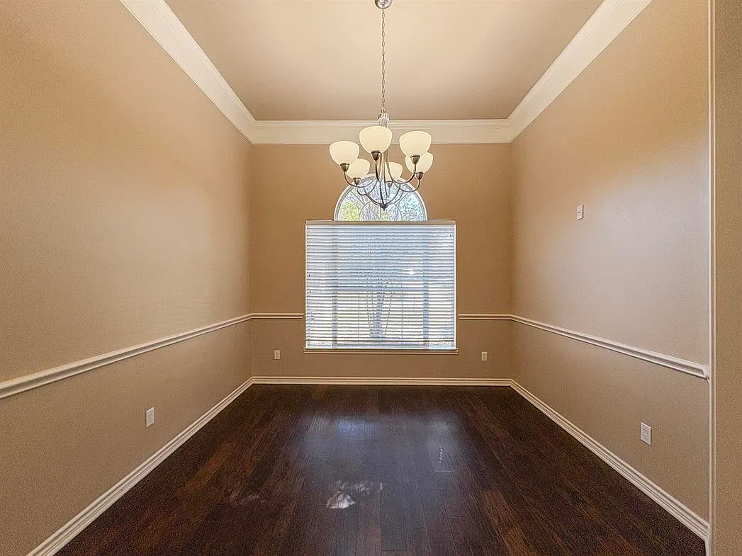 505 Marshall Dr — Photo 3