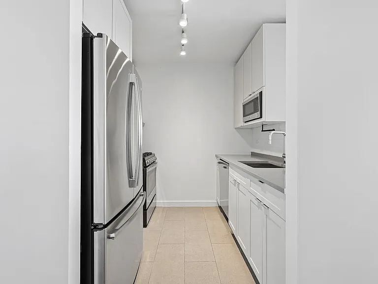 420 W 42nd St #27D — Photo 7