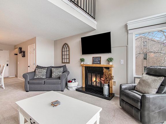 3rd image of 5533 Golfview Ct
