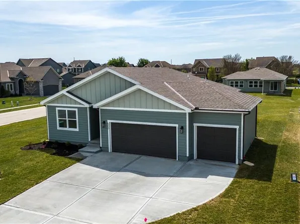 500 SW Chelmsford Dr, Blue Springs, MO 64014