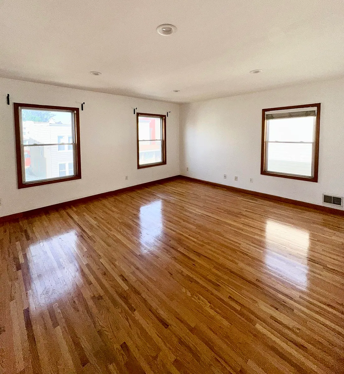Building Photo - 150 Clendenny Ave #2