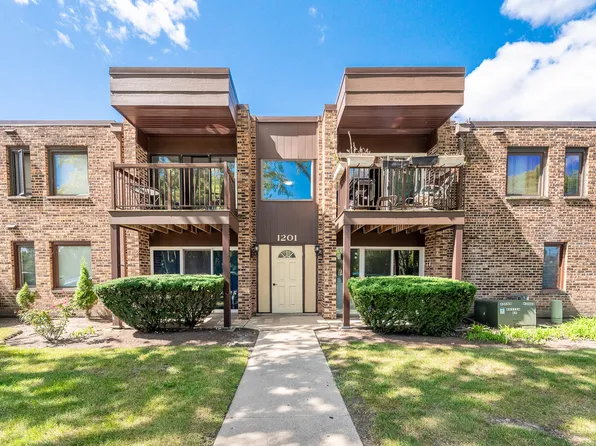 1201 Pleasant Run Dr APT 302, Wheeling, IL 60090