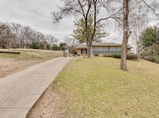 422 Ruby Rd, Grand Prairie, TX 75050
