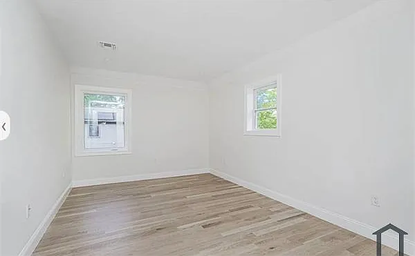 670 Arden Ave — Photo 2