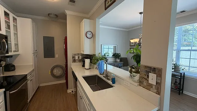 1028 Grace Hill Dr — Photo 12