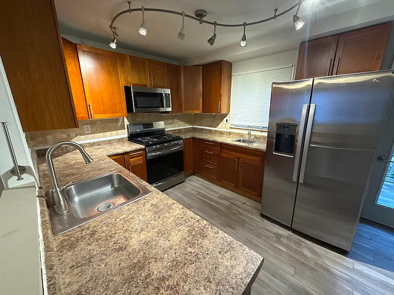 19 Enright Ave — Photo 11