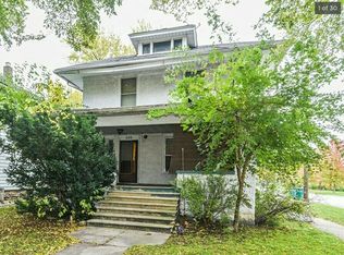 228 Richards St, Joliet, IL 60433