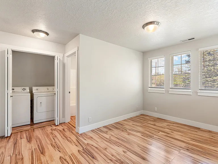 1701 S Robert St — Photo 14