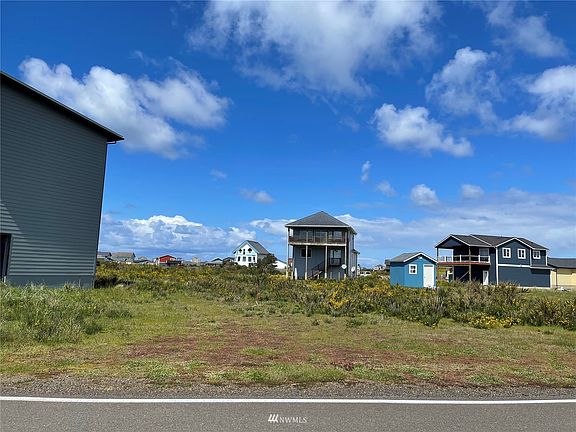 2nd image of 1435 E Ocean Shores Blvd SW