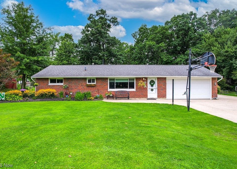 1st image of 1379 Laurel Dr