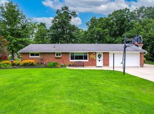 1379 Laurel Dr, Macedonia, OH 44056