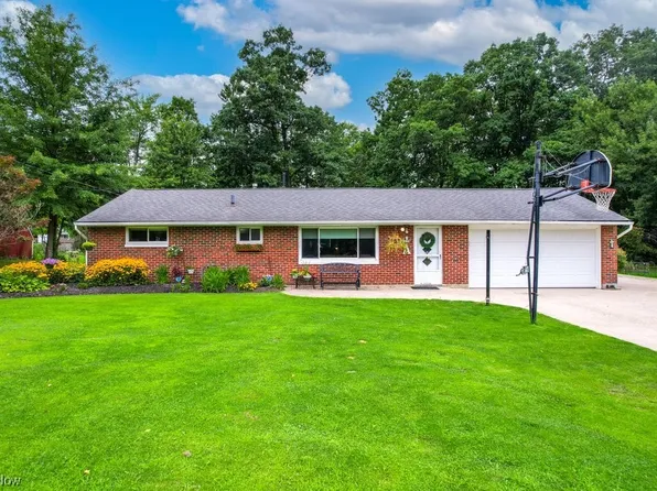 1379 Laurel Dr, Macedonia, OH 44056