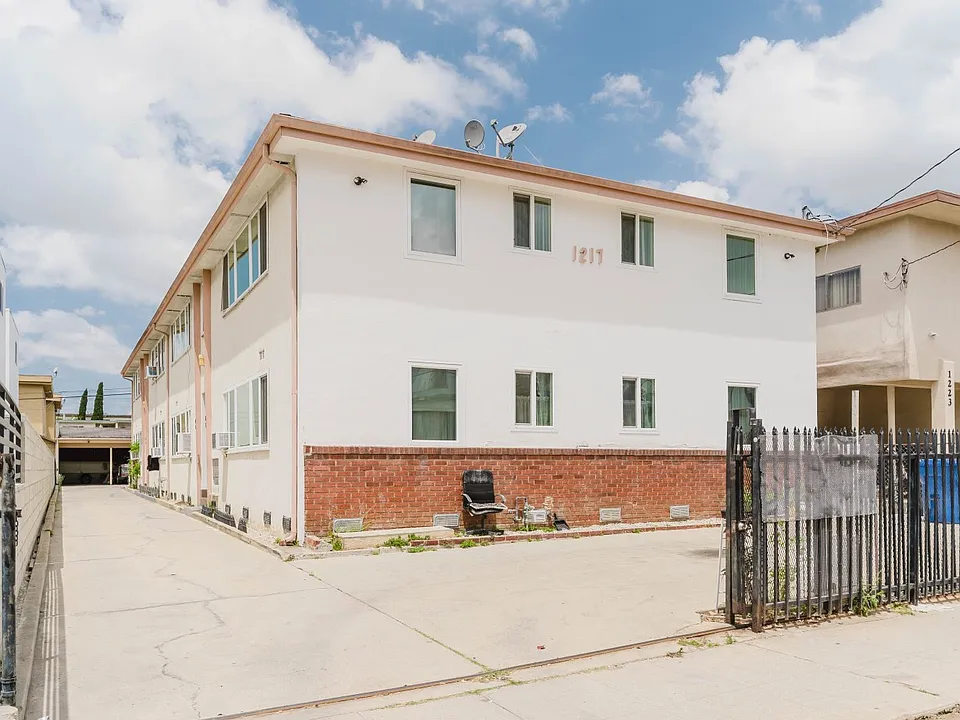 1217 N Kingsley Dr #4