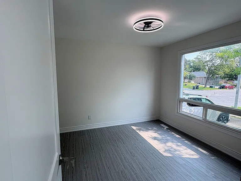 44 Sylvia St — Photo 7