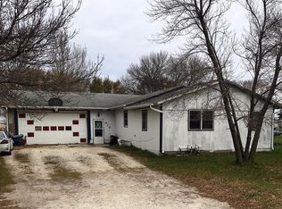 912 Oak St, Duncombe, IA 50532