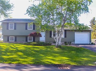 111 Lake Country Dr, Syracuse, NY 13209