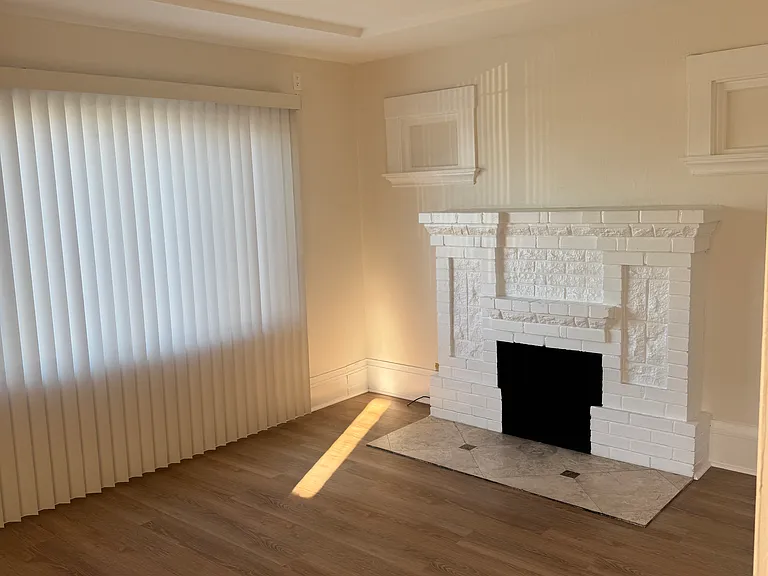 4732 Congress Ave — Photo 4
