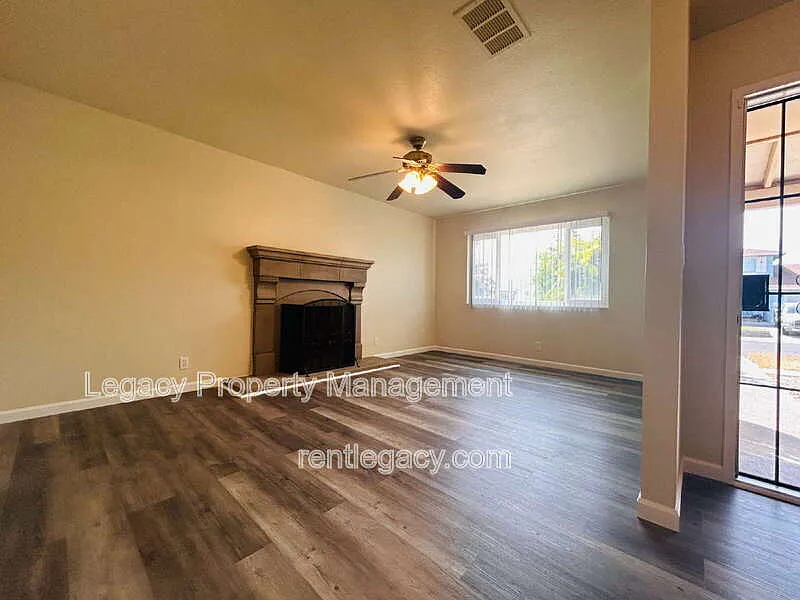 4 bed, 2.0 bath, 1440 sqft, $2,895 — Photo 4