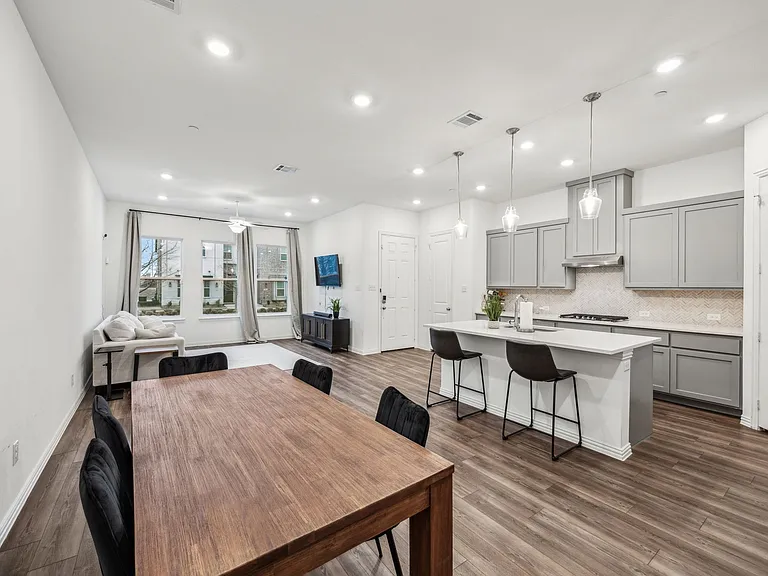 3325 Switch St — Photo 7
