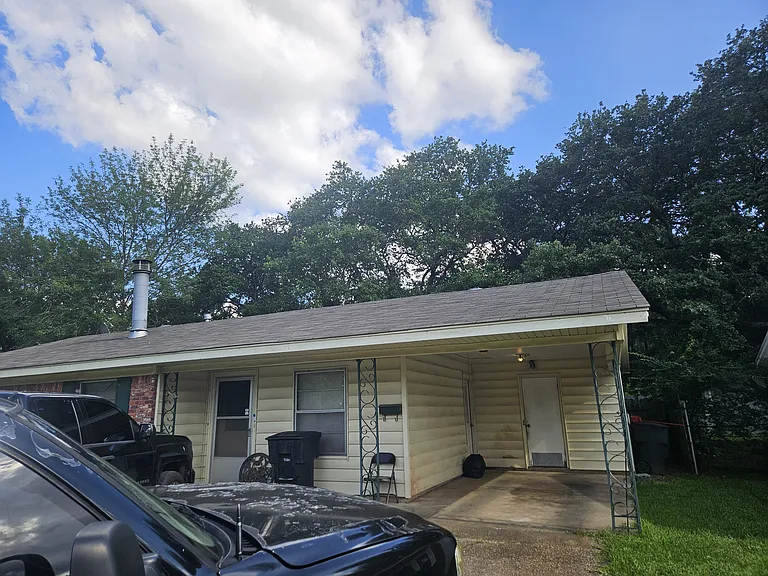 Ivy Ln — Photo 2