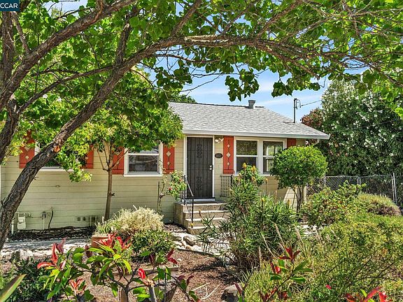 2nd image of 2072 Chalomar Rd