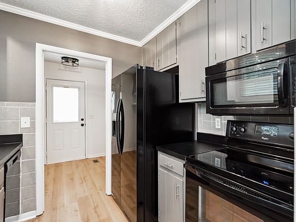 4th image of 418 Barksdale Dr