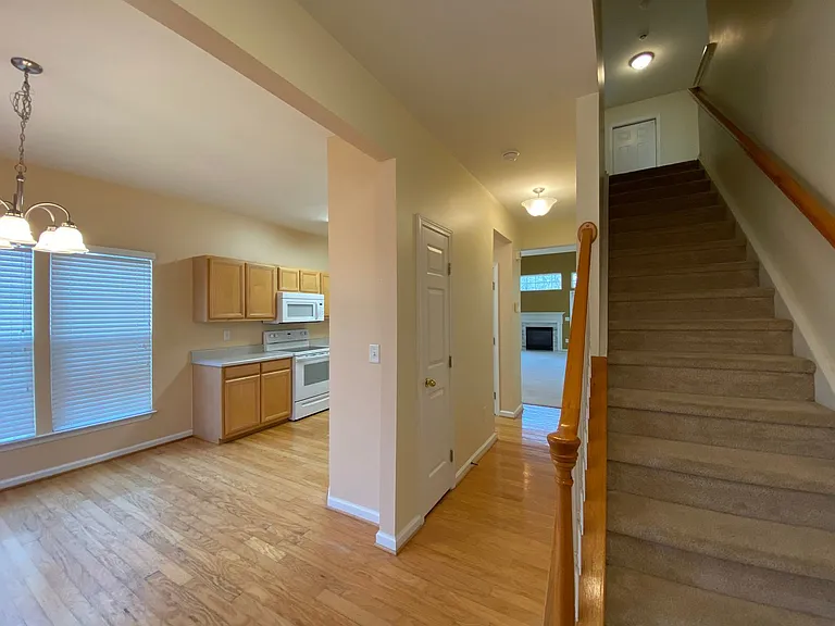 232 Hadley Commons Dr — Photo 2
