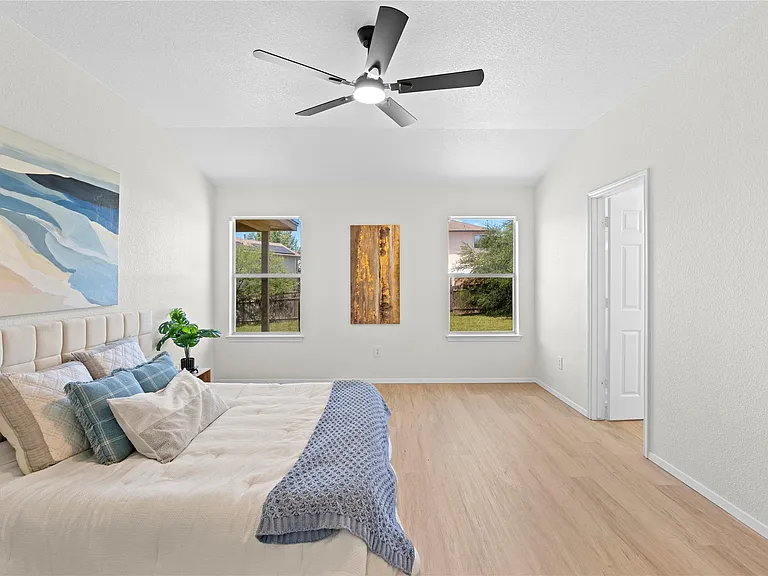 406 Covent Dr — Photo 20