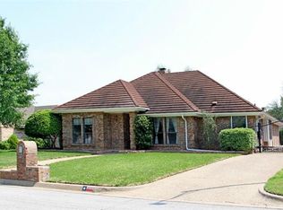 2010 Thames Dr, Arlington, TX 76017