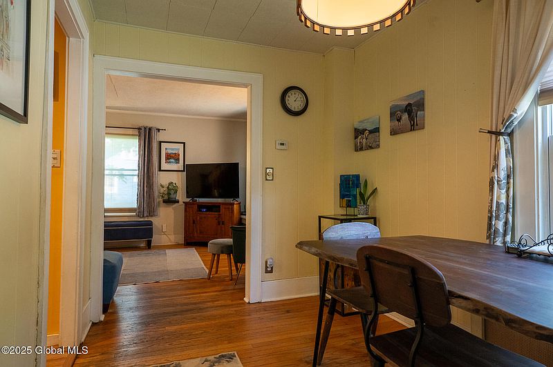 5th image of 8 Pineridge Place