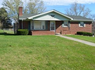 528 Meadowcrest Dr, Bristol, VA 24201