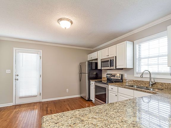 5th image of 2841 Glastonbury Rd