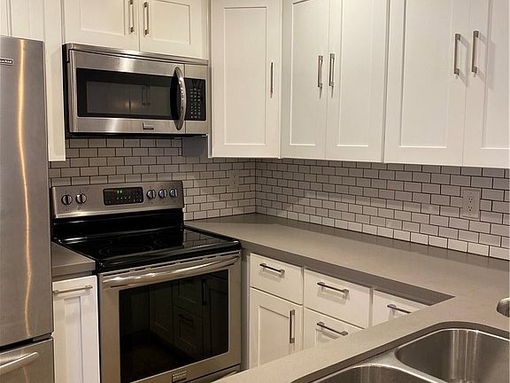 4th image of 355 S Madison Ave