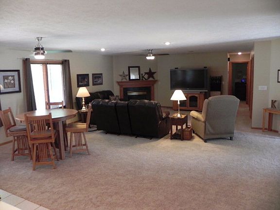 5th image of 4027 Palace Dr