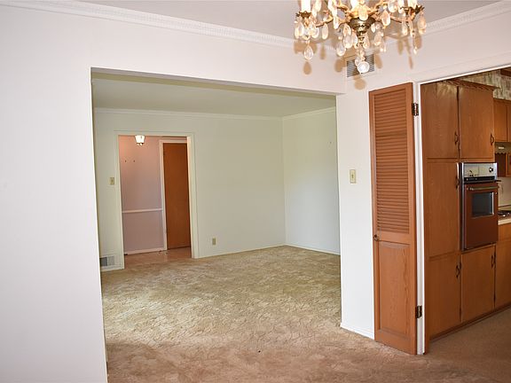 4th image of 9944 Greenfield Dr