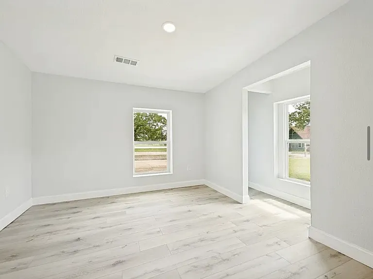 1023 Oak Dr — Photo 7