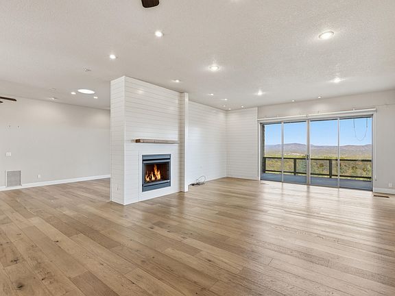 4th image of 1201 N Camelot Dr