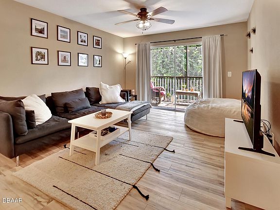 3rd image of 940 Village Trl Unit 8-202