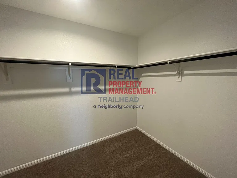 827 Peighton Dr — Photo 4