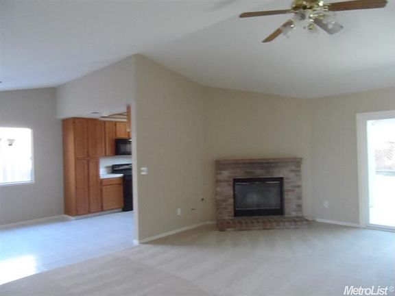 3rd image of 211 Patricia Pl
