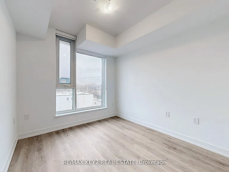 556 Marlee Ave #425 — Photo 9