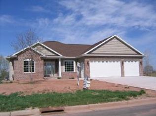588 N Robinhood Way, Sherwood, WI 54169