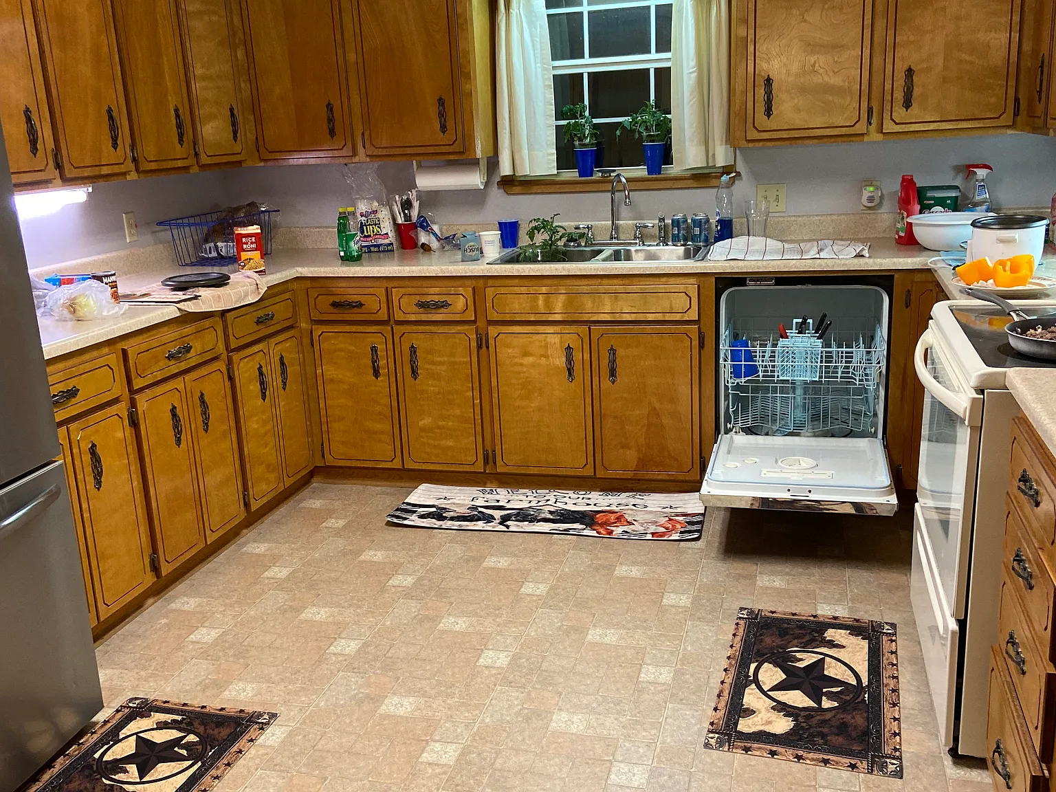 3 bed, 2.5 bath, 2885 sqft, $1,800 — Photo 2