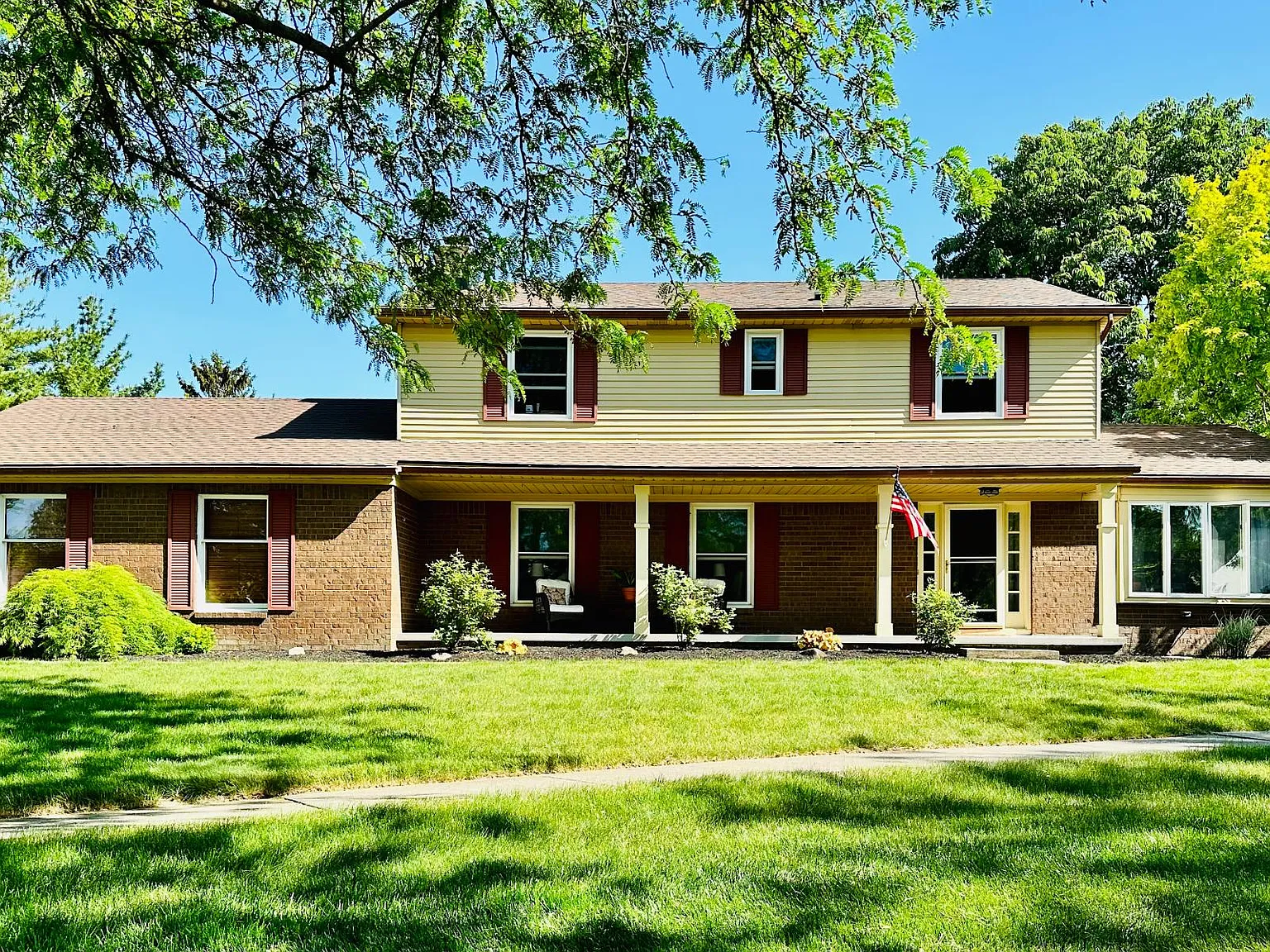 4 bed, 2.5 bath, 2200 sqft, $3,000 — Photo 1